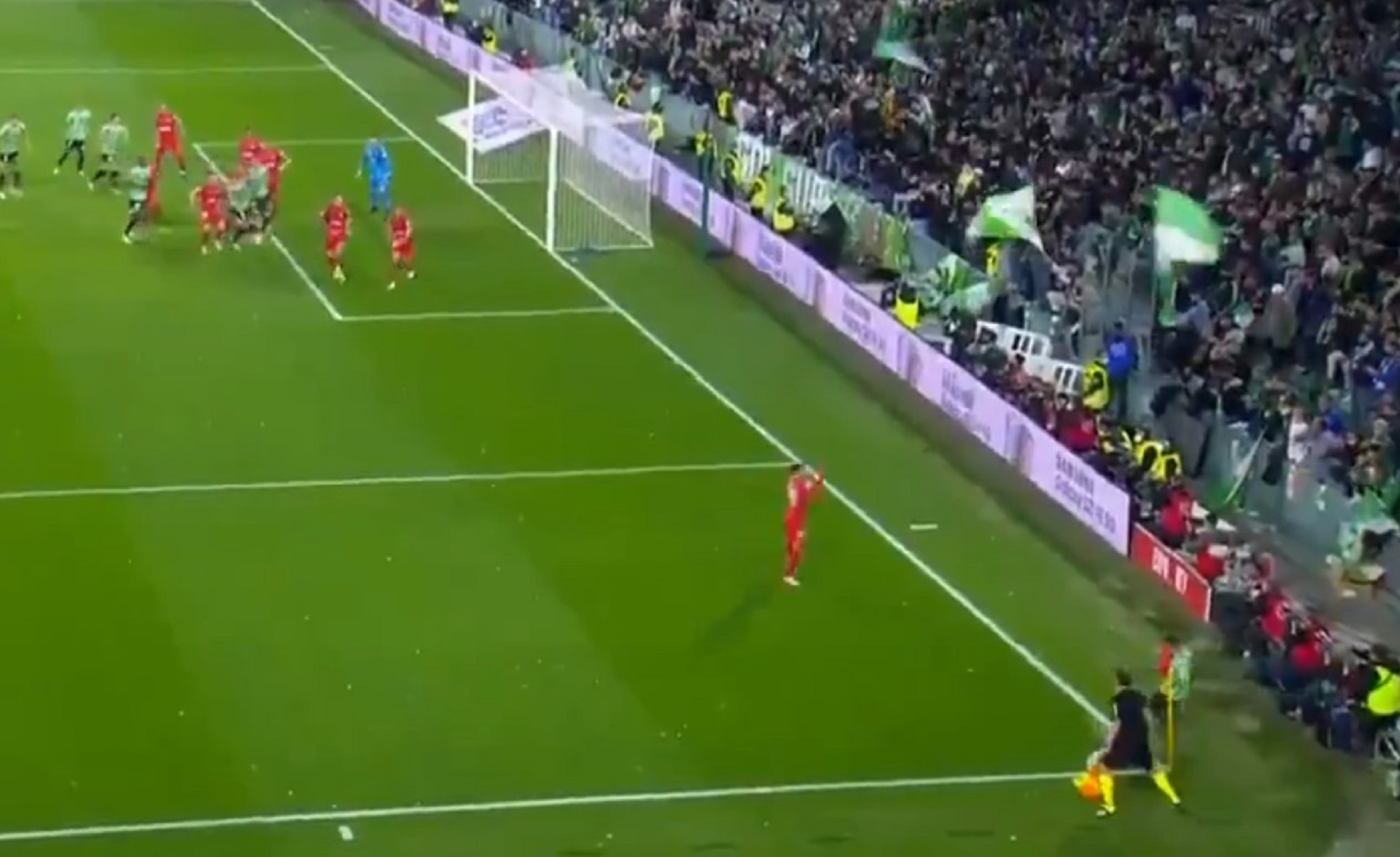 «Φωτιά» στο ντέρμπι της Σεβίλλης με ΜΥΘΙΚΗ γκολάρα του Φεκίρ! (vid)