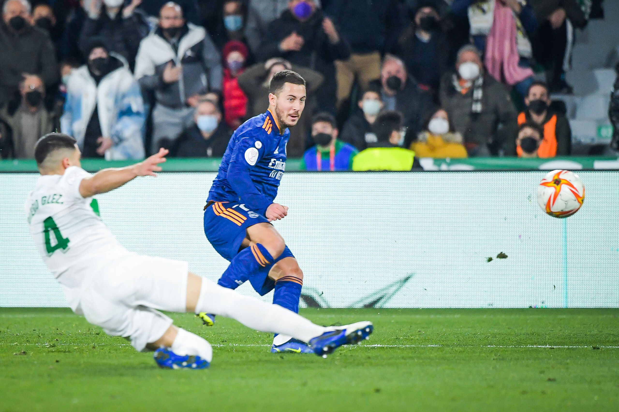 Το είδαμε και αυτό! Σκόραρε ο Αζάρ με τη Ρεάλ! (vid)