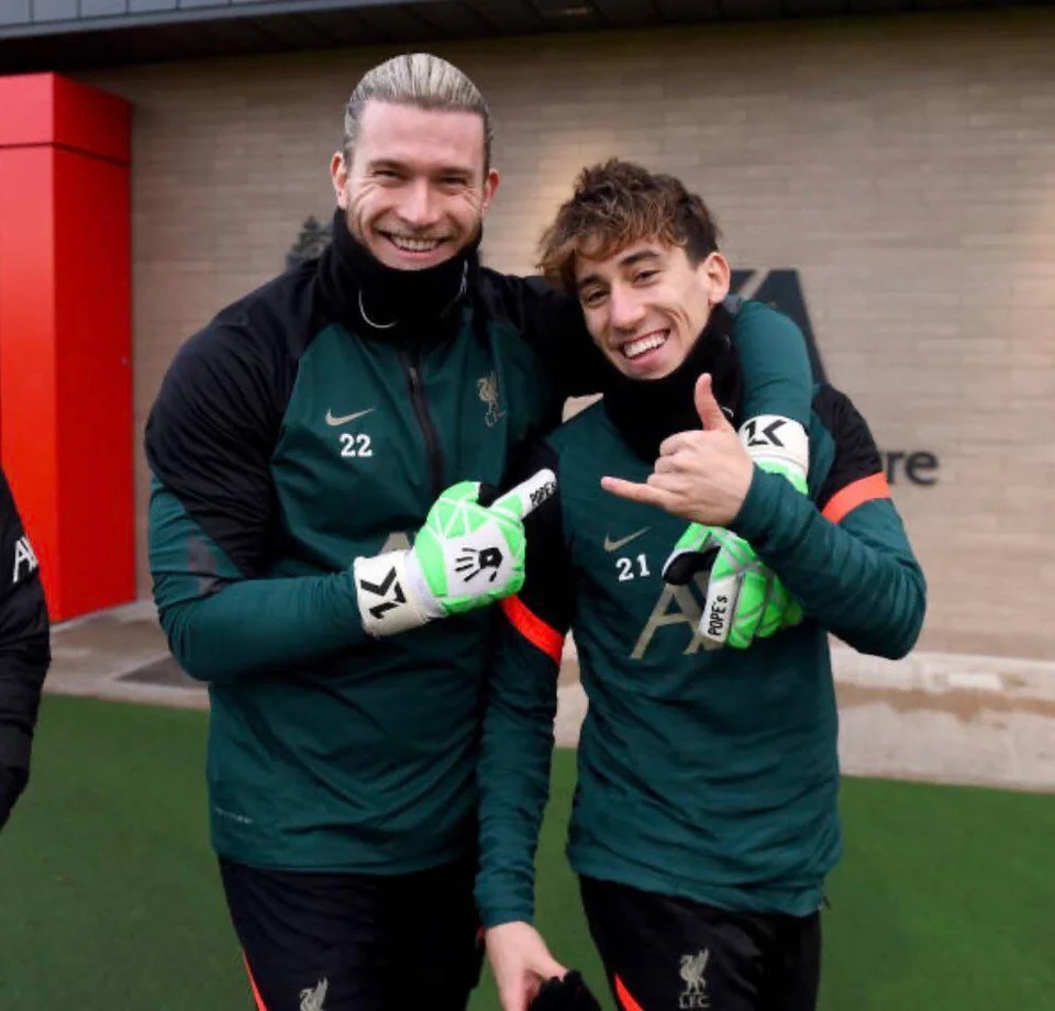 Ο Τσιμικάς βρήκε νέο «κολλητό» στη Λίβερπουλ! (pic)