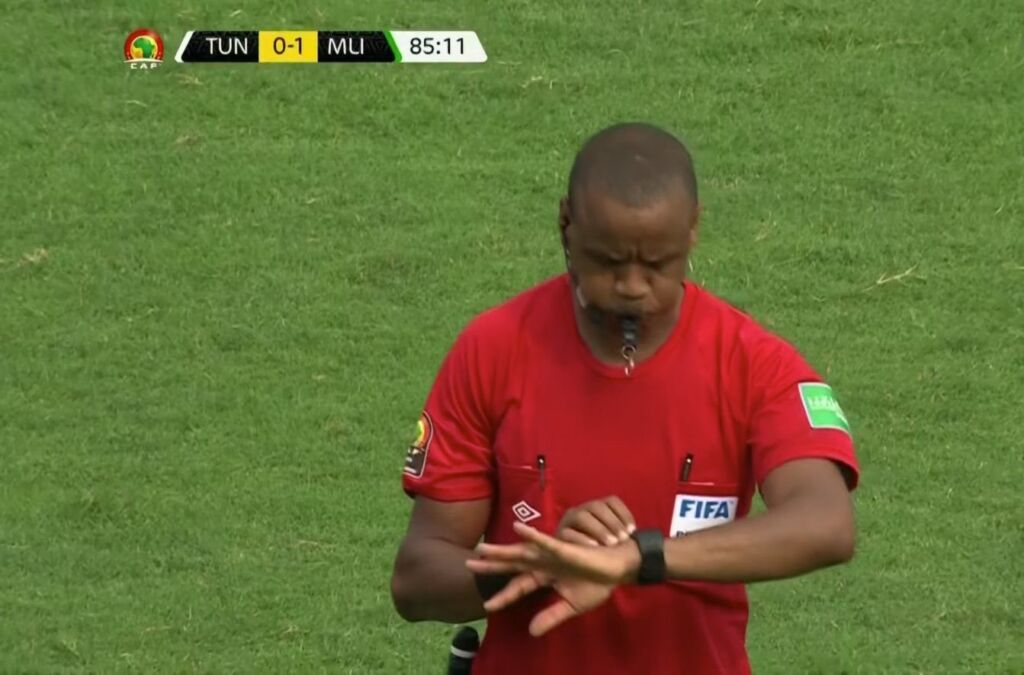 Αγώνας παρωδία στο Copa Africa – Διαιτητής σφύριξε την λήξη στο… 85′ (vid)