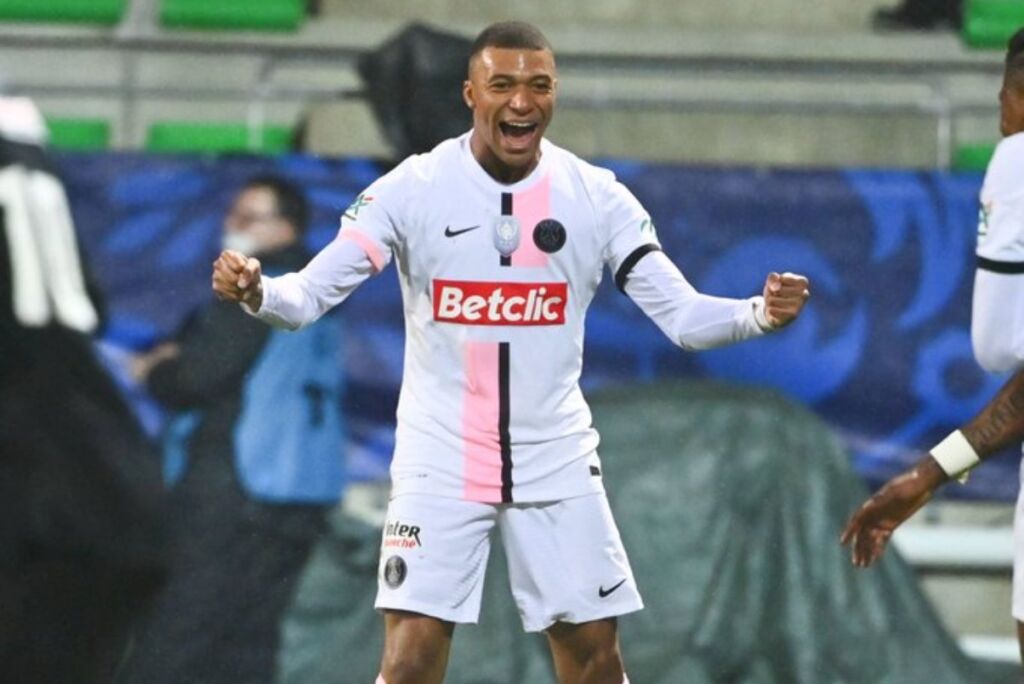 Ασυγκράτητος ο Μπαπέ, χατ τρικ σε 18′! (vids)