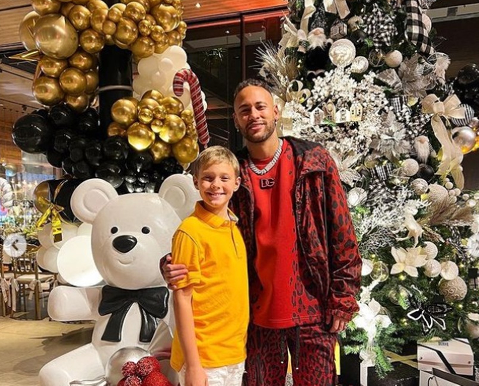 Γλέντησε με την ψυχή του την Πρωτοχρονιά ο Νεϊμάρ, παρά το… ένα πόδι! (pic)