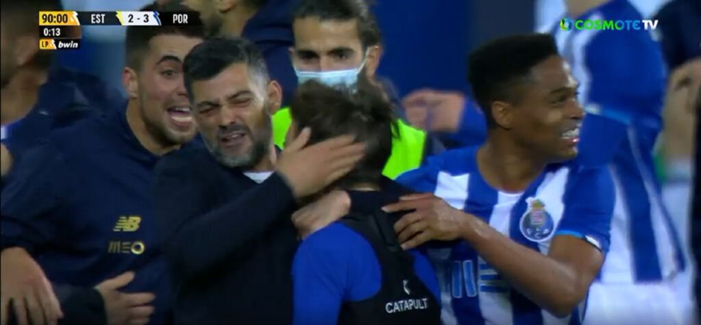 Τρελές σκηνές στην Πορτογαλία! Πατέρας και γιος Κονσεϊσάο γίνονται κουβάρι! (vid)