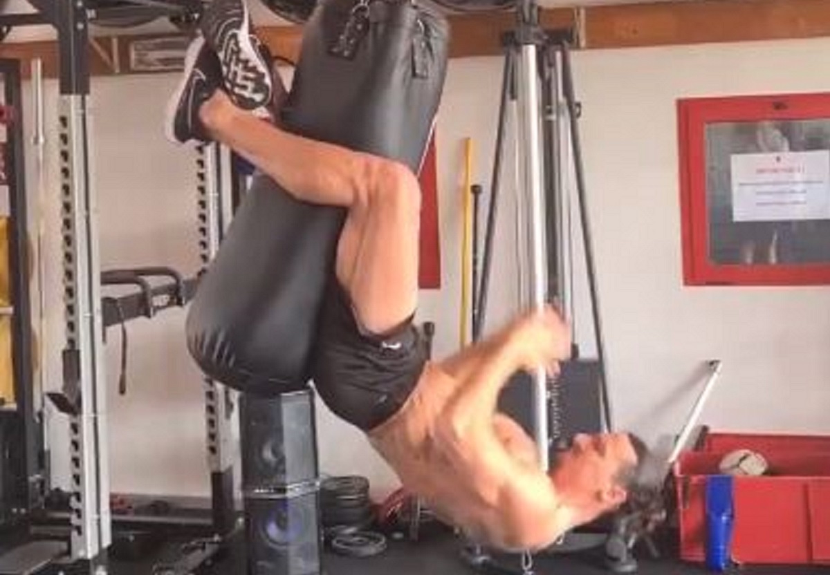 Ο Ζλάταν στα 40 τερμάτισε τους κοιλιακούς! (vid)