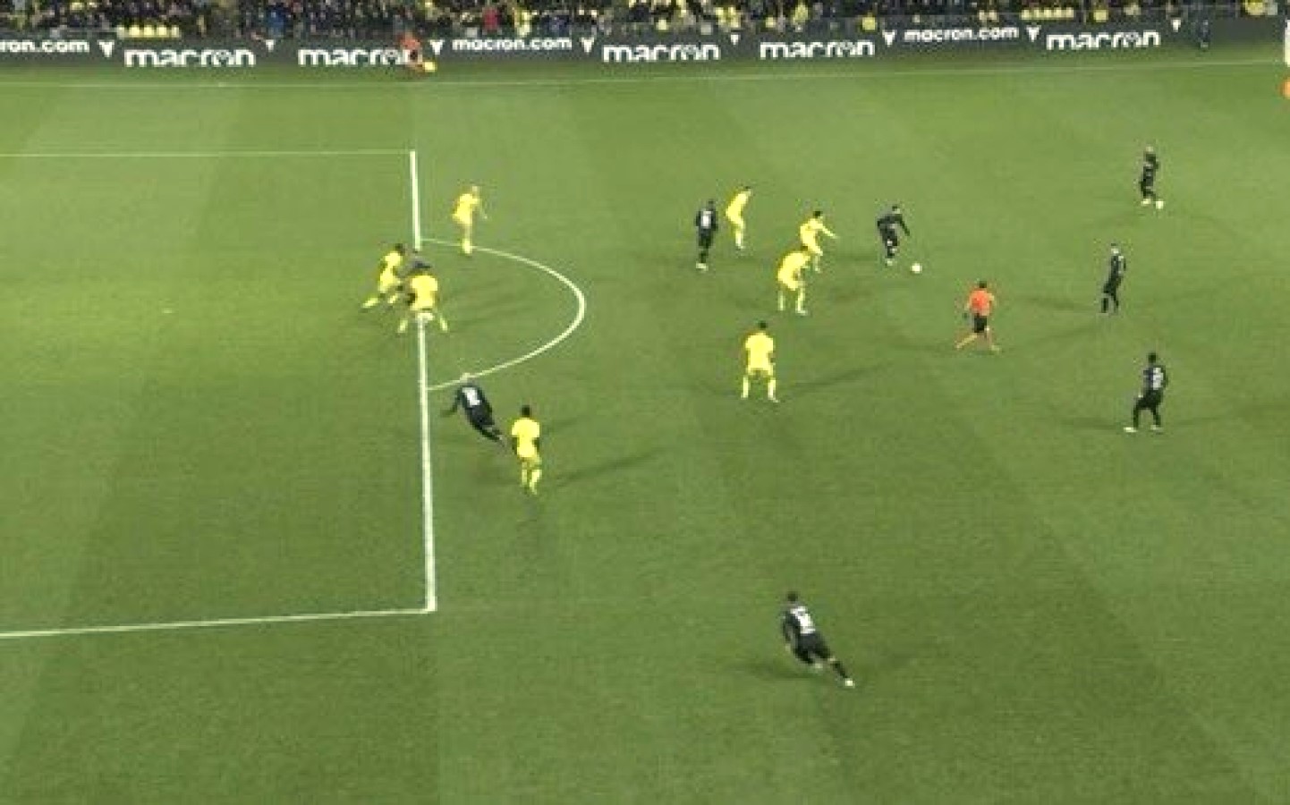 Ο Μέσι “έκοβε και έραβε”, αλλά οι συμπαίκτες του τον “αγνόησαν” (vid)