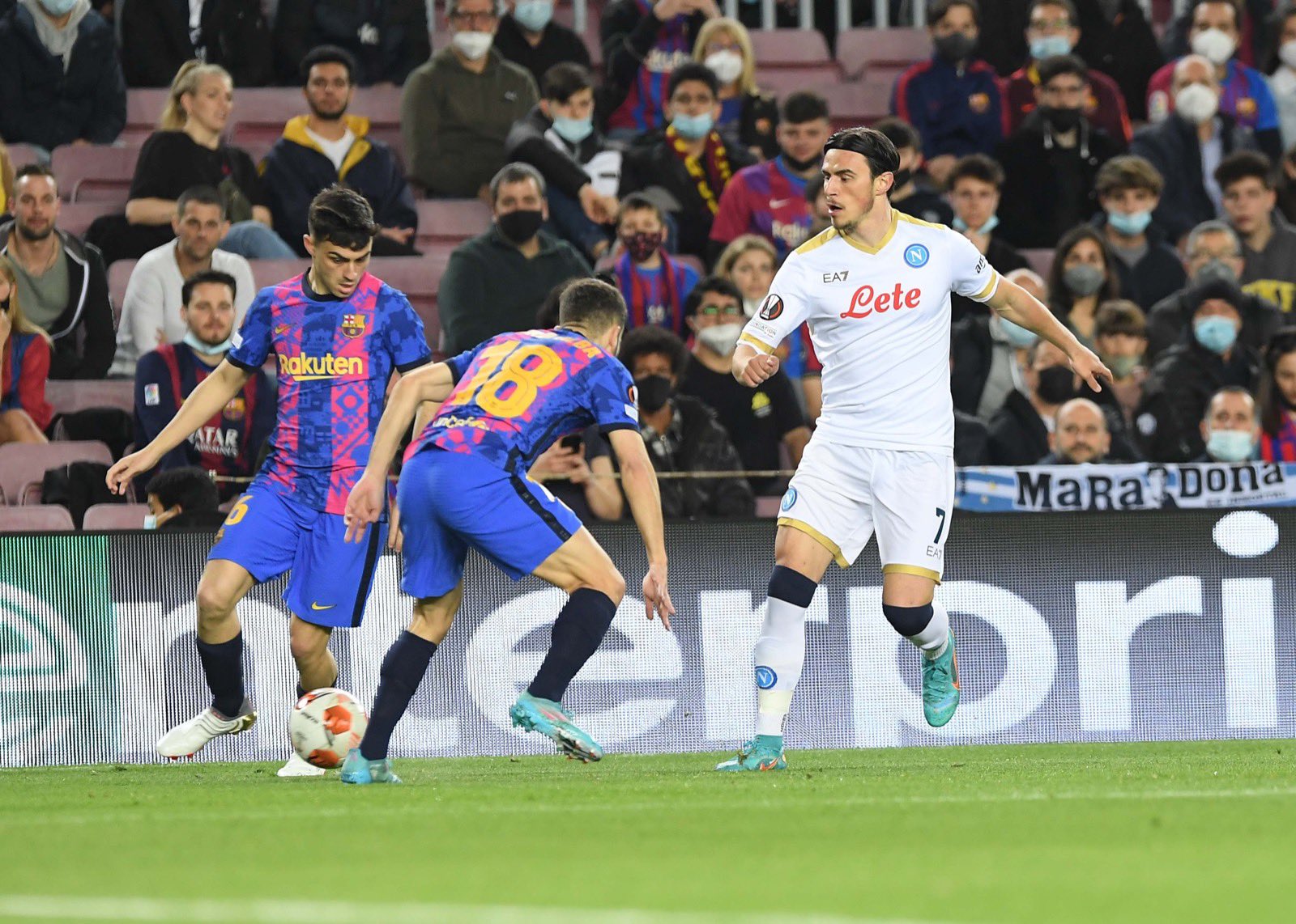 Η σπάταλη Μπαρτσελόνα άφησε ανοιχτούς λογαριασμούς με τη Νάπολι (vid)