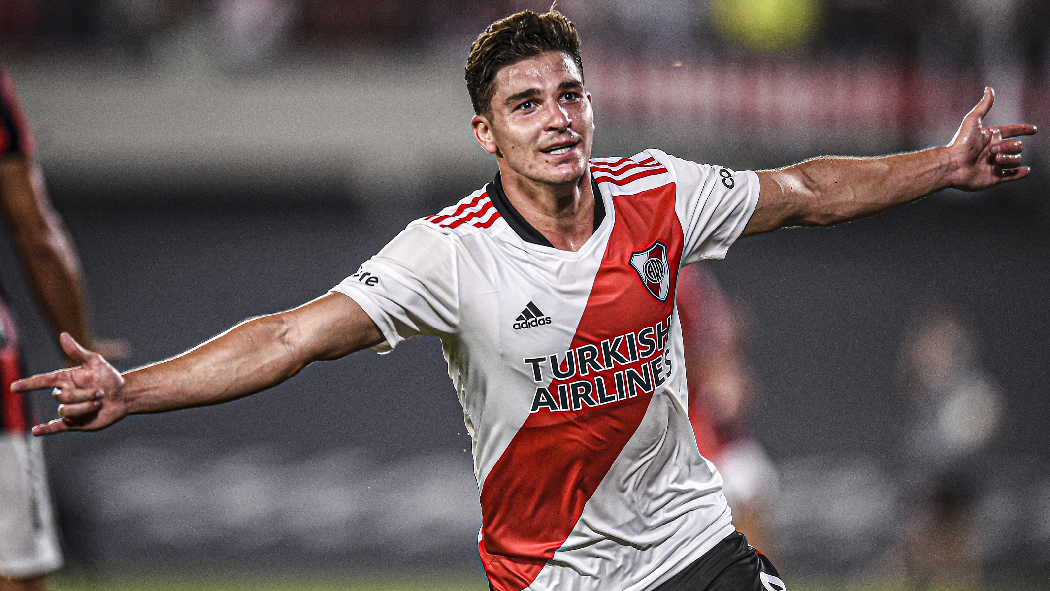 Ξεκίνησε με τρίμπαλο η σεζόν για τον Άλβαρεζ – Τρίβει τα χέρια του ο Πεπ (vid)