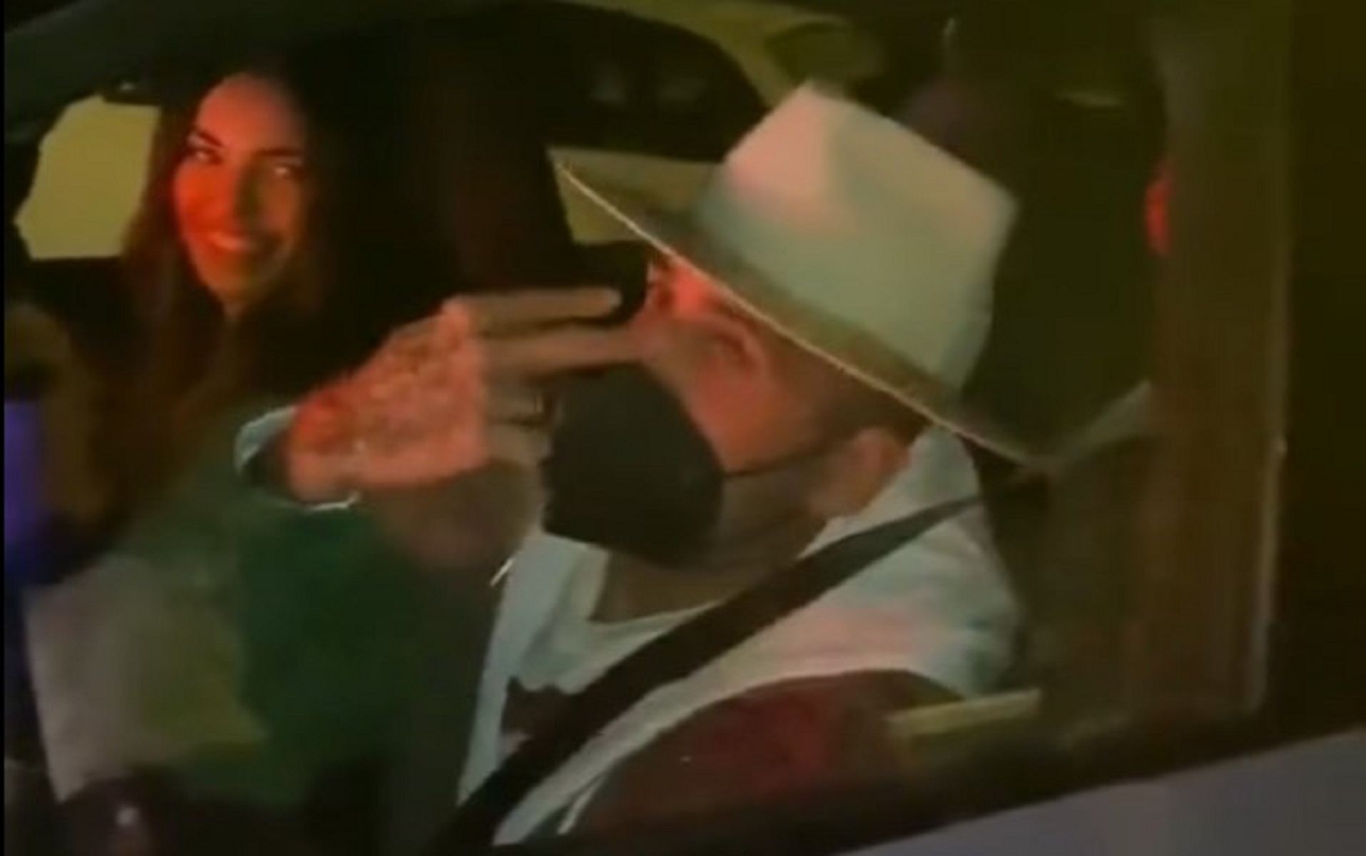 Η επική αντίδραση του Άλβες σε οπαδό που την «έπεσε» στη γυναίκα του! (vid)