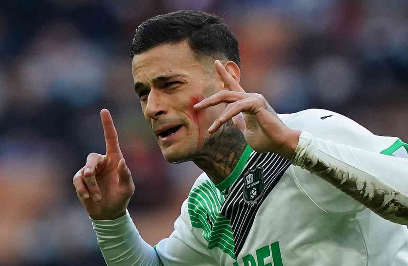 Στη μάχη για τον παιχταρά της Σασουόλο (και) η Νάπολι