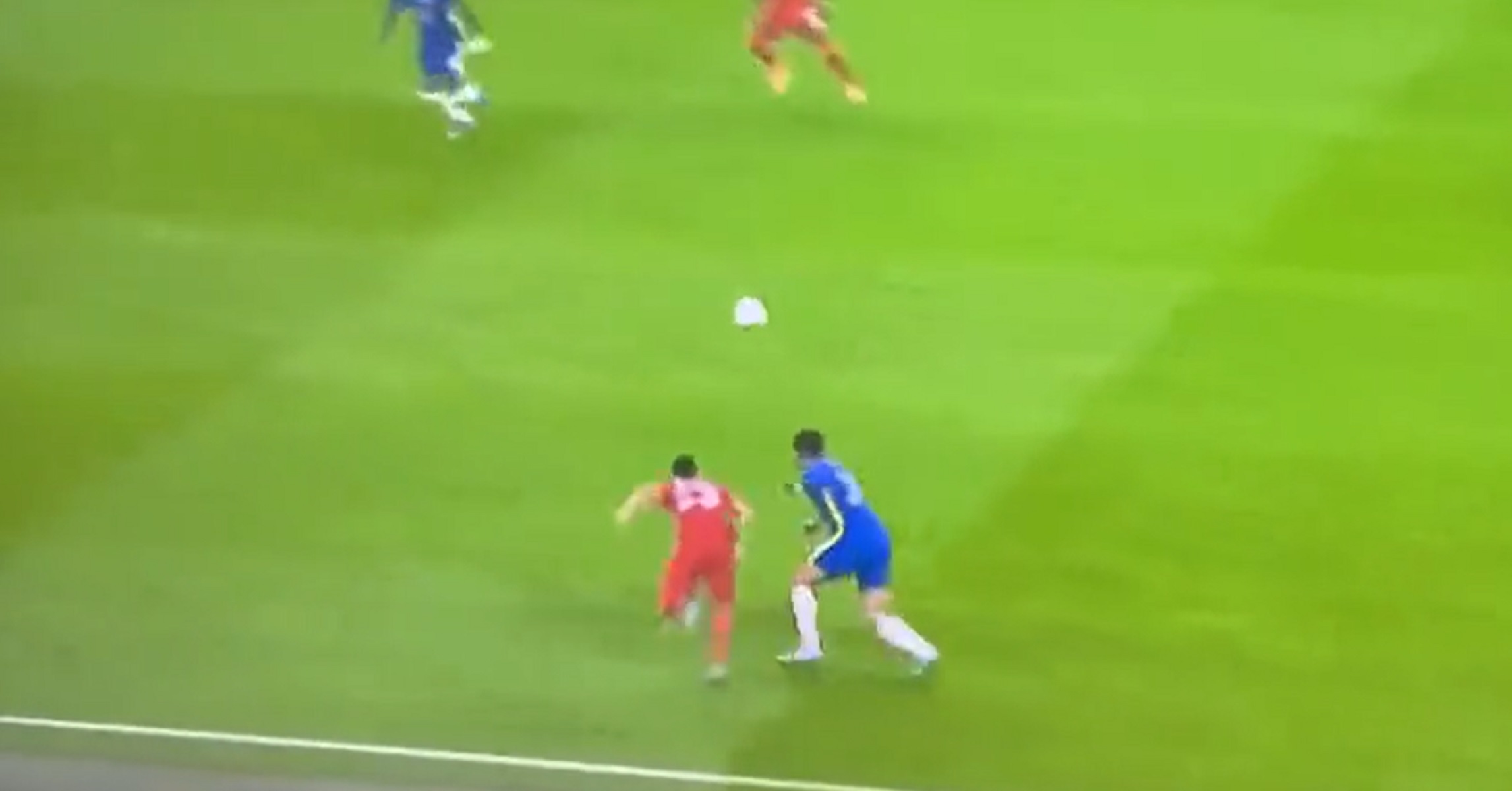 Ο Λουίς Ντίαζ συστήθηκε στην Τσέλσι κάνοντας… άλογο τον Ρις Τζέιμς (vid)