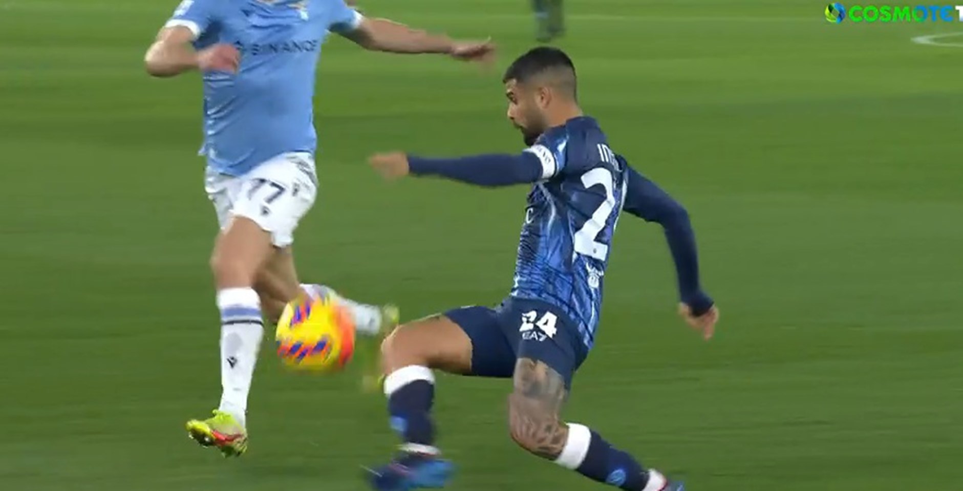 Μας κάνει πλάκα ο Ινσίνιε! «Κόλλησε» την μπάλα στο πόδι του! (vid)