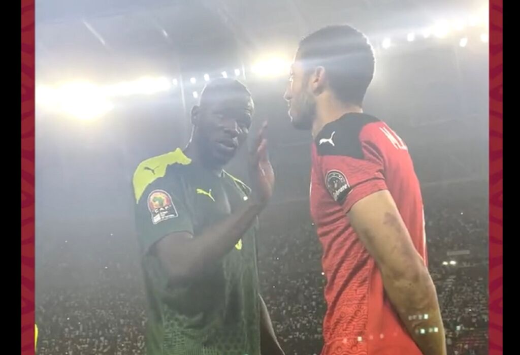 Συγκινητικός Κουλιμπαλί – Άφησε τα πανηγύρια και έτρεξε στους Αιγύπτιους (vid)