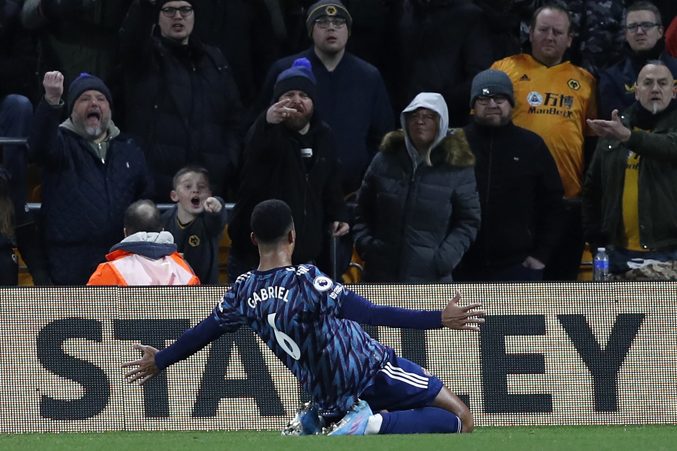 Μάγκικο «διπλό» για την Άρσεναλ με τον Μαγκαλάες! (vid)