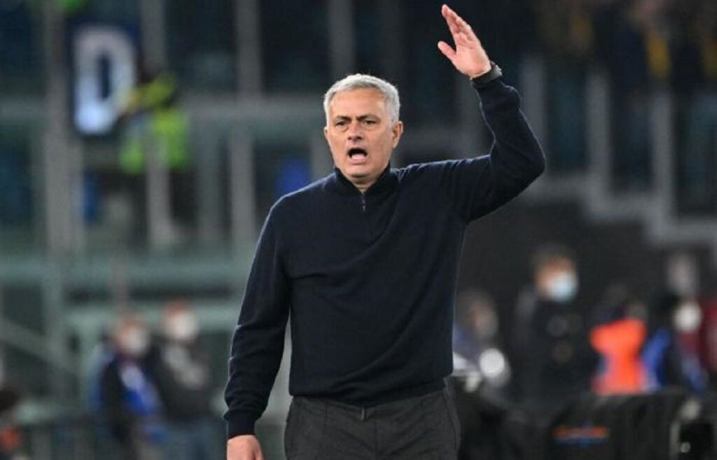 Νέες περιπέτειες και… «καμπάνα» Μουρίνιο!