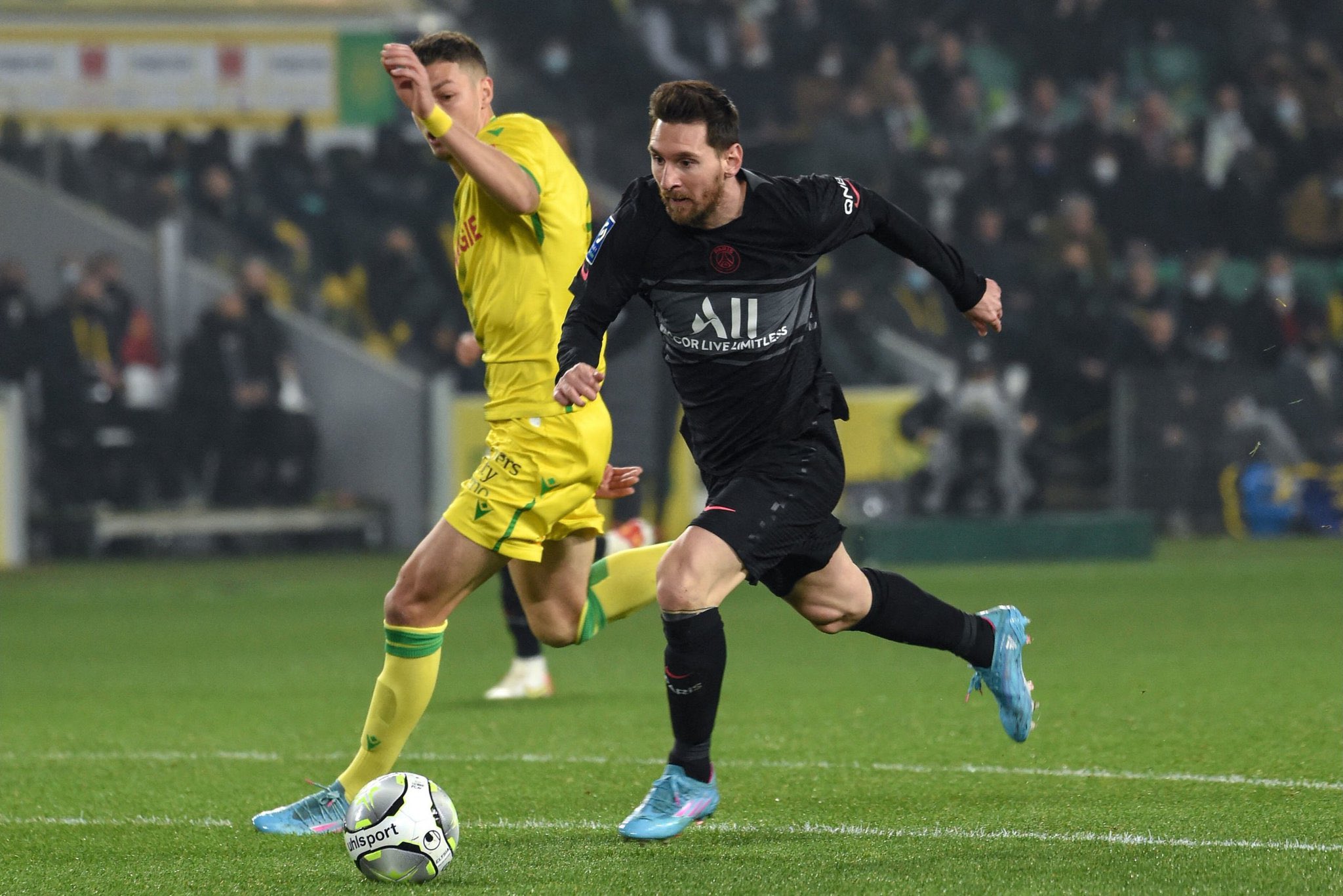 Η Παρί άρχισε να “κλαίει” για την διαιτησία μετά την… τριάρα!