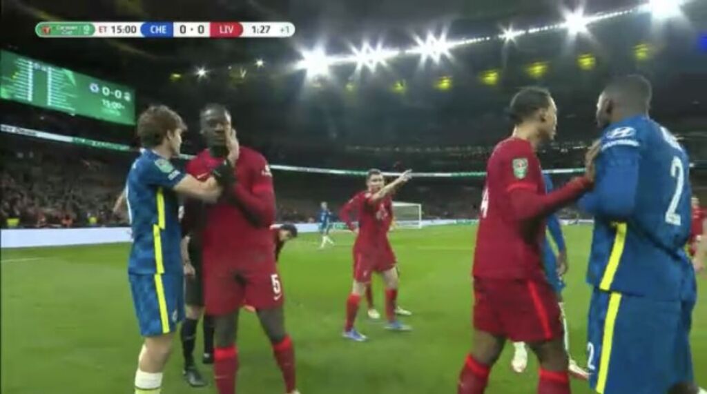 Αρχηγός με τα όλα του ο Μίλνερ, τα “έβαλε” με όλους για χάρη του Έλιοτ! (vid)