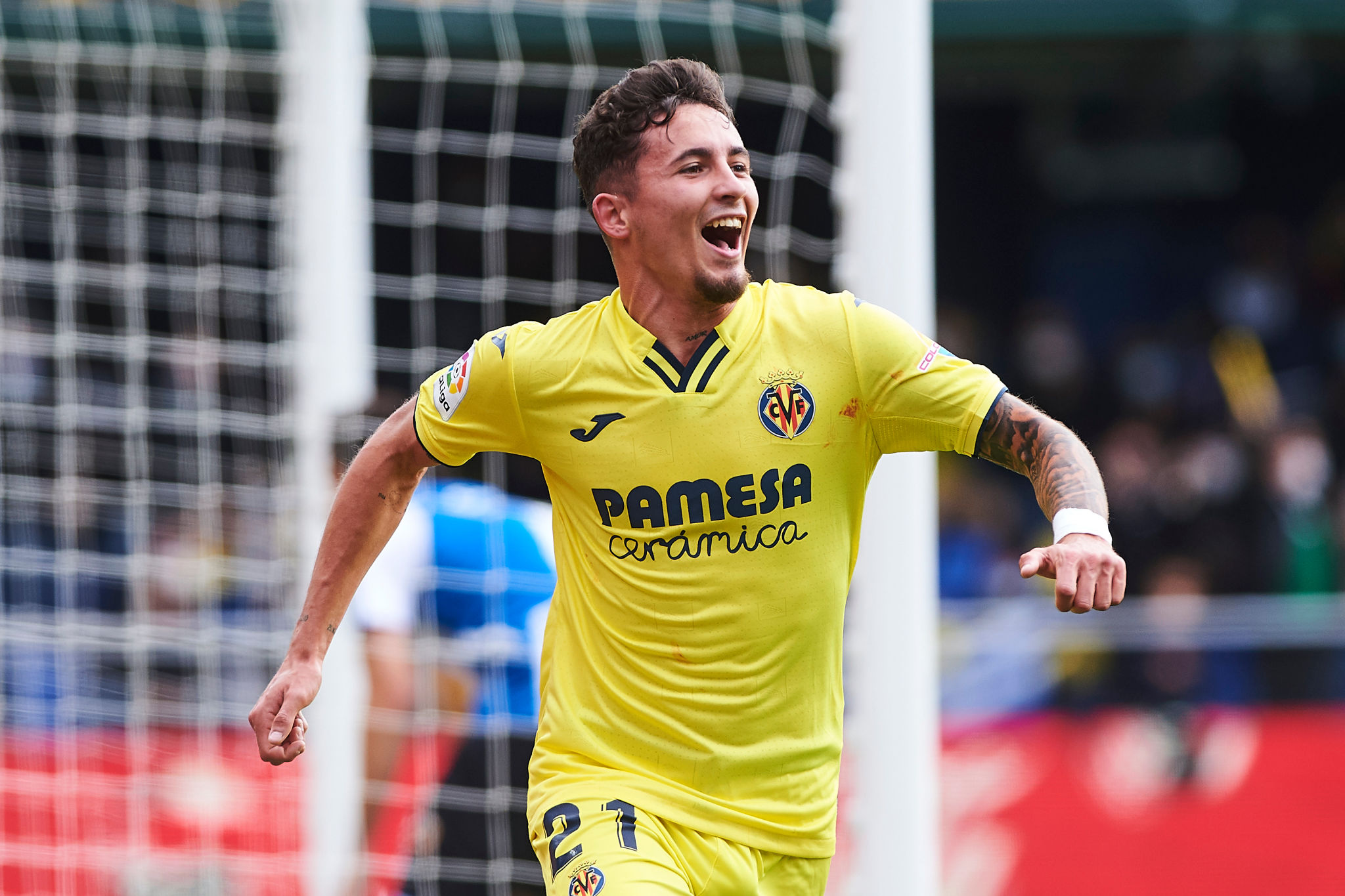 Όλοι “Πίνουν” νερό στο όνομα του – Ο πιτσιρικάς της Βιγιαρέαλ… έβαλε 4 γκολ (vid)