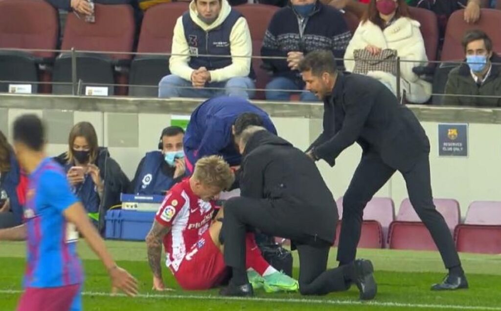 Μεγάλο unfair από Σιμεόνε – Ανάγκασε τον Βας να παίξει τραυματίας! (vid)