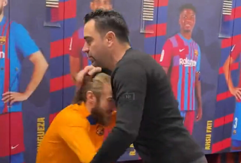 Ντόπαρε τους παίκτες του ο Τσάβι στα αποδυτήρια! (vid)