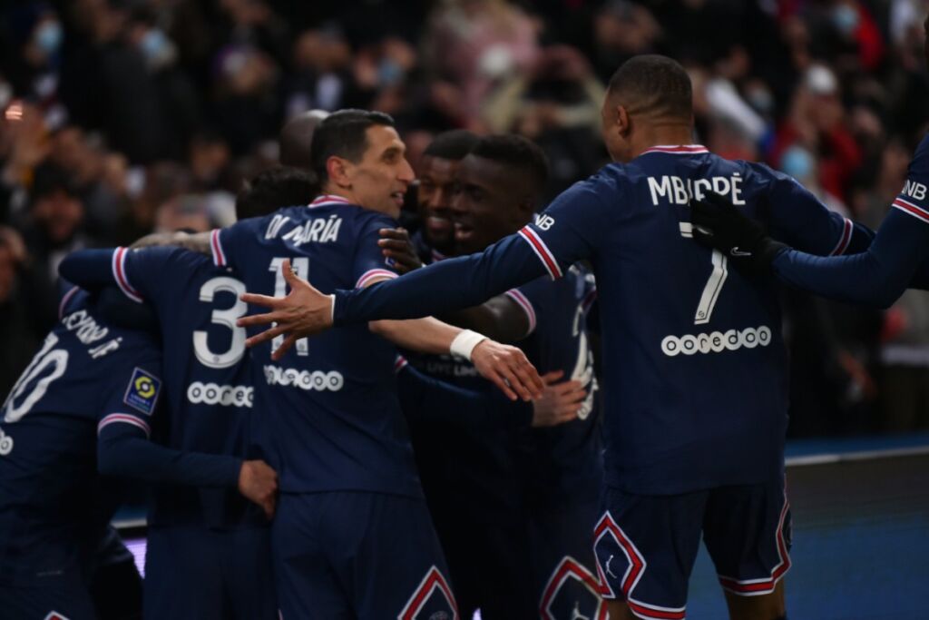 Φωτιά και λάβρα η Παρί – Επιτέλους έβγαλε γούστα στο χορτάρι (vid