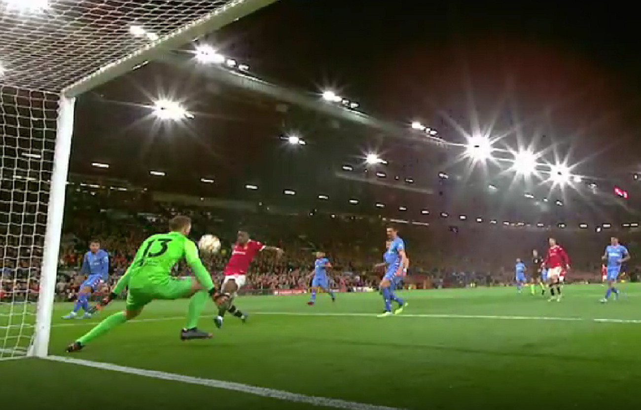 Έκανε του… κεφαλιού του ο Όμπλακ και στέρησε το γκολ στον Ελάνγκα! (vid)