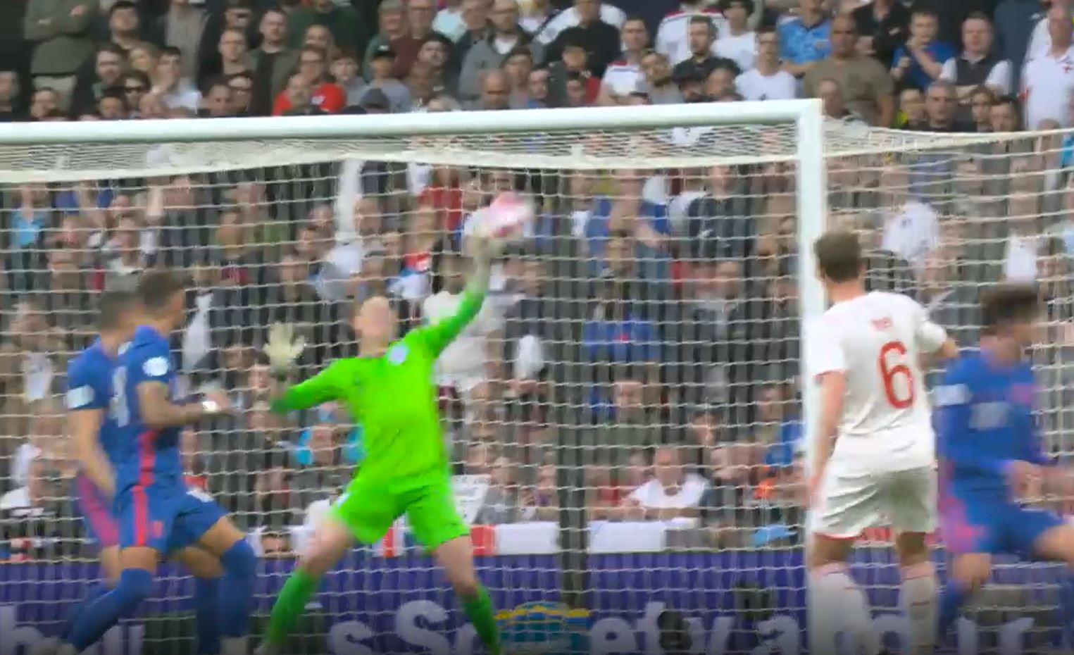 «Γάτος» Πίκφορντ με αδιανόητα αντανακλαστικά! (vid)