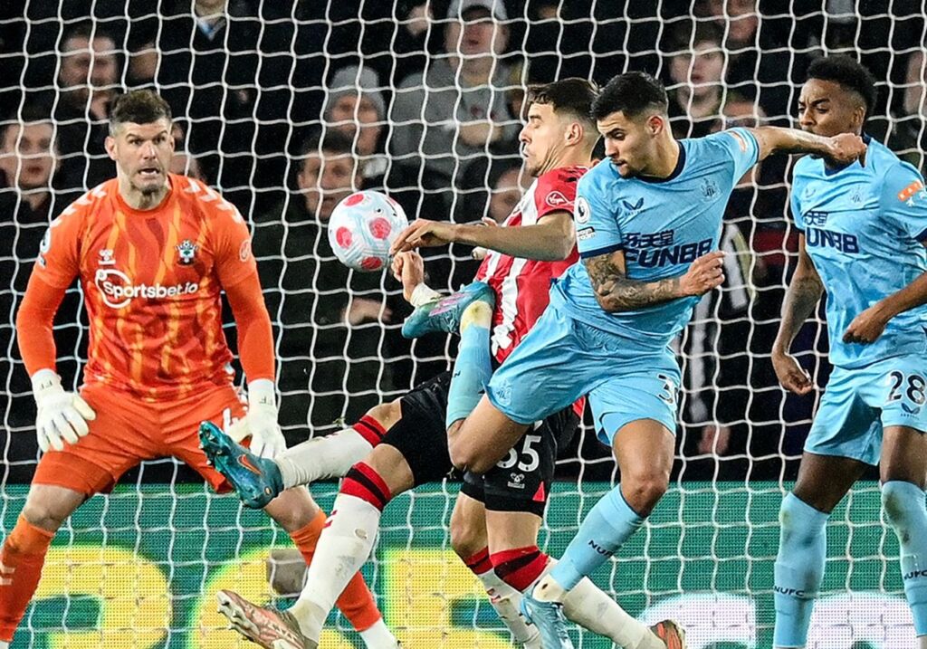 «Άρρωστη» γκολάρα με εναέριο τακουνάκι ο Γκιμαράες της Νιούκαστλ! (vid)