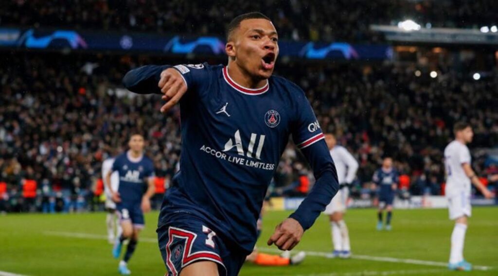 Στο αεροπλάνο για τη Μαδρίτη ο Μπαπέ ακόμη και με… ένα πόδι!