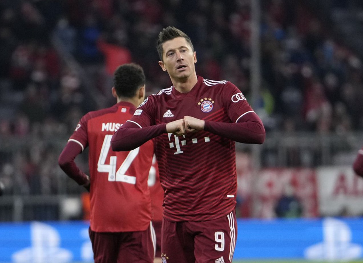 Ο Λεβαντόφσκι έκανε… ρόμπα τον προσωπικό του αντίπαλο! (vid)