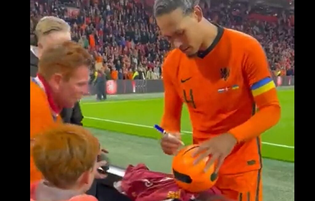 Παίκτης υπόδειγμα ο Φαν Ντάικ – Χάρισε χαμόγελο σε παιδί με ειδικές ανάγκες (vid)