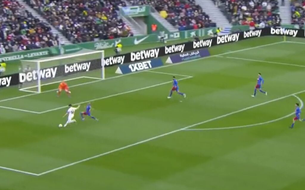 Τα έκανε… μούσκεμα ο Πέδρι και το πλήρωσε η Μπαρτσελόνα (vid)