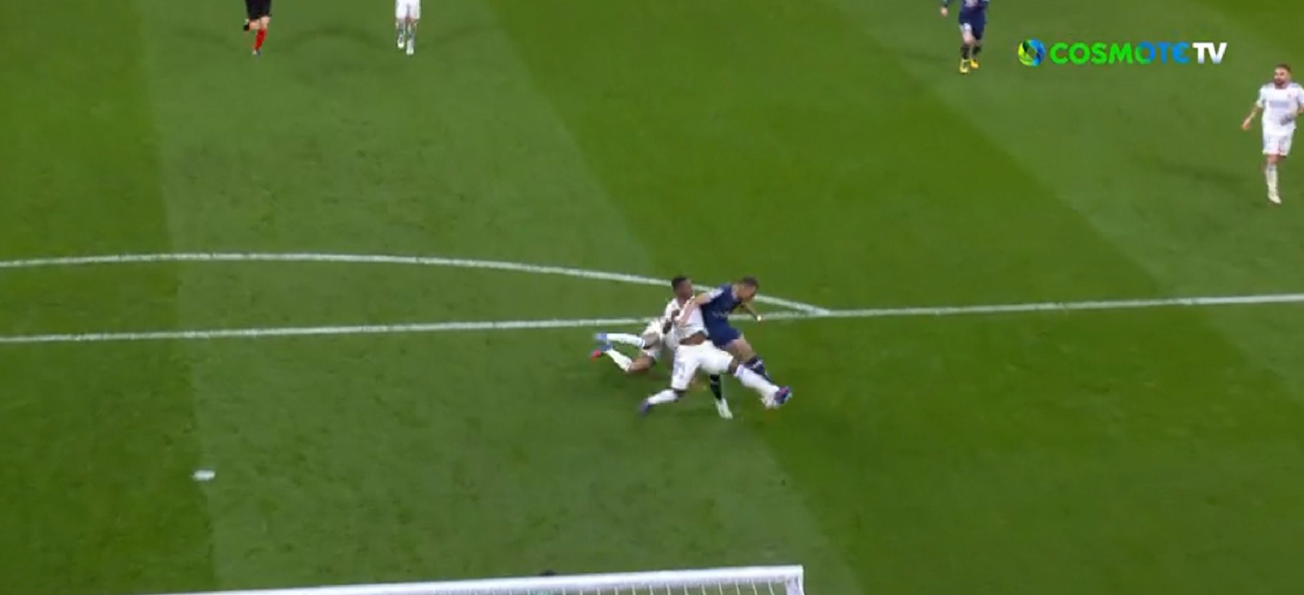 Ο Αλάμπα έδειξε στον Μπαπέ την κλάση του με μάγκικο τάκλιν! (vid)