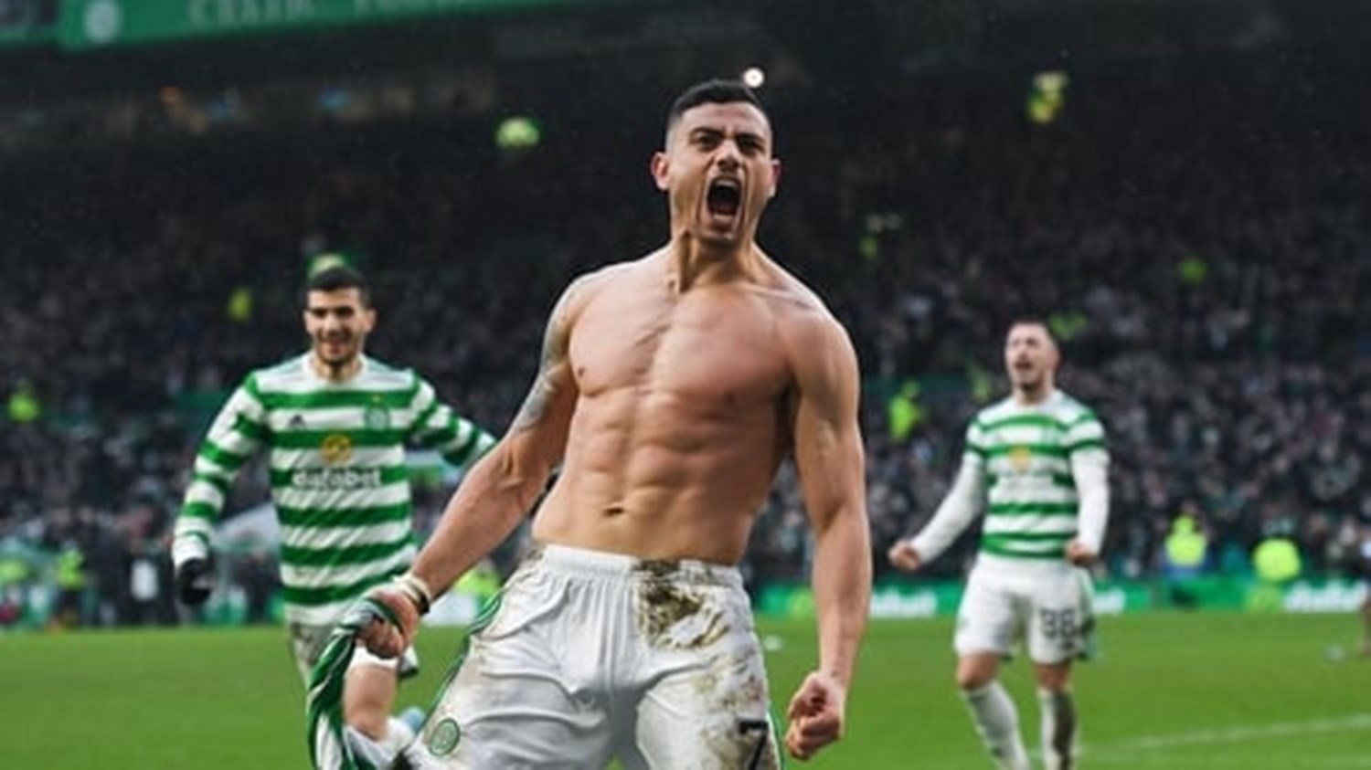 Τους κάνει πλάκα ο Γιακουμάκης! Δύο γκολ σε επτά λεπτά! (vids)