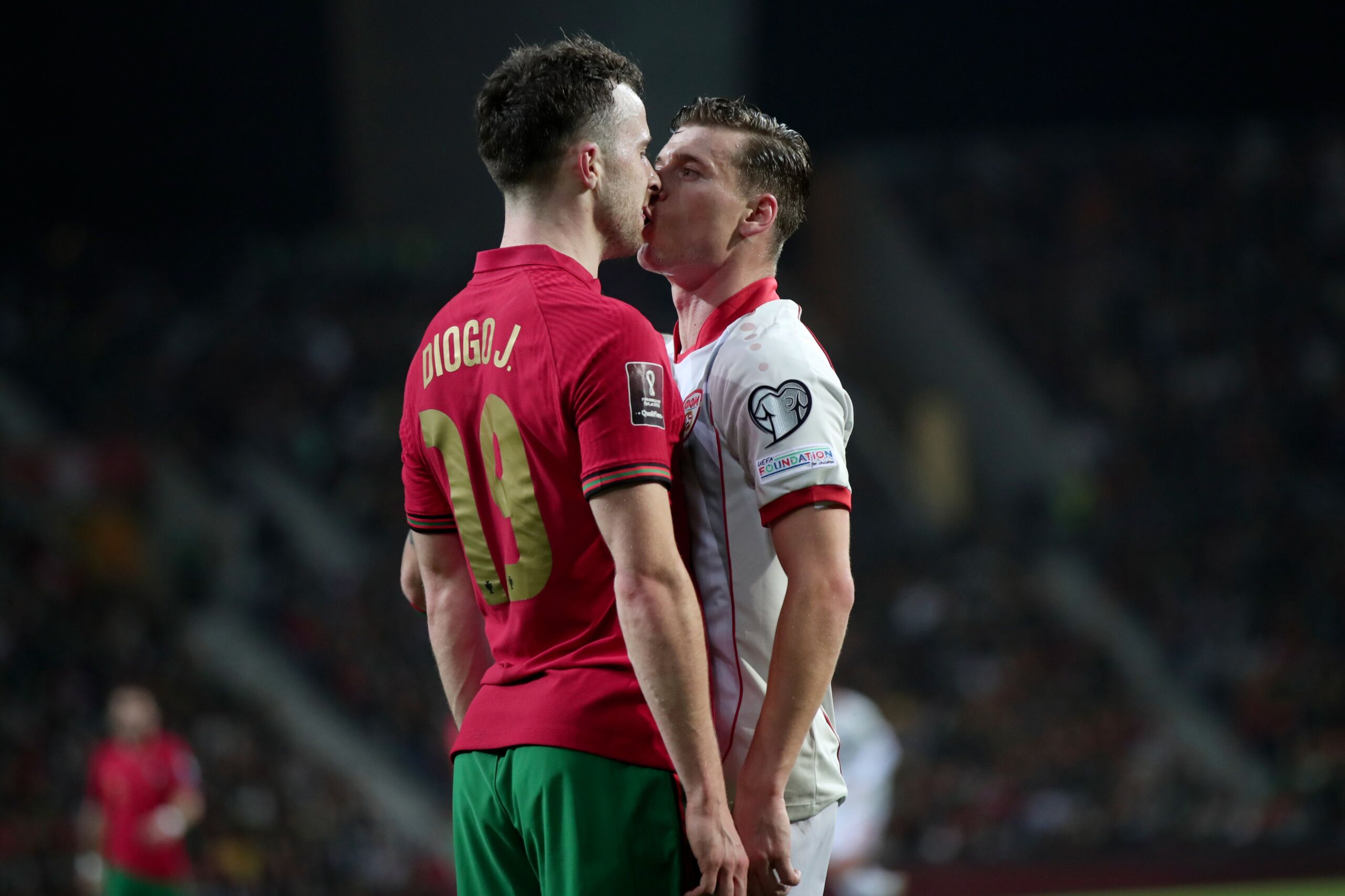 Ένταση στο Πορτογαλία – Βόρεια Μακεδονία – “Αρπάχτηκαν” Ζότα και Αλιόσκι (vid)