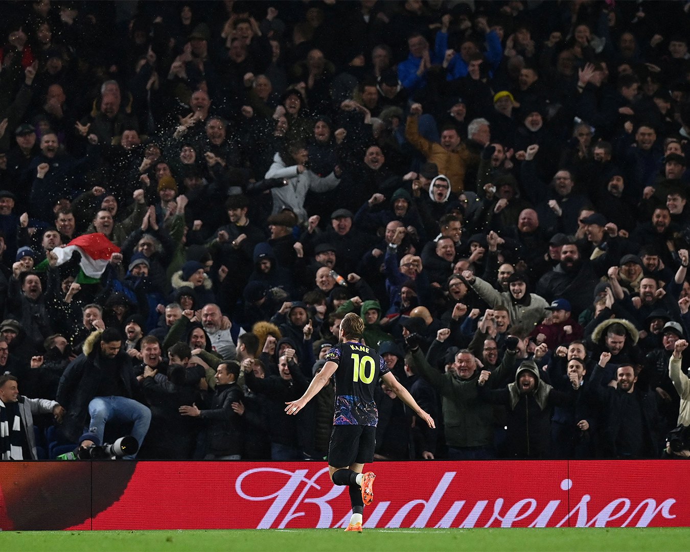 Μία κλαίει και μία… γελάει η Τότεναμ! (vid)