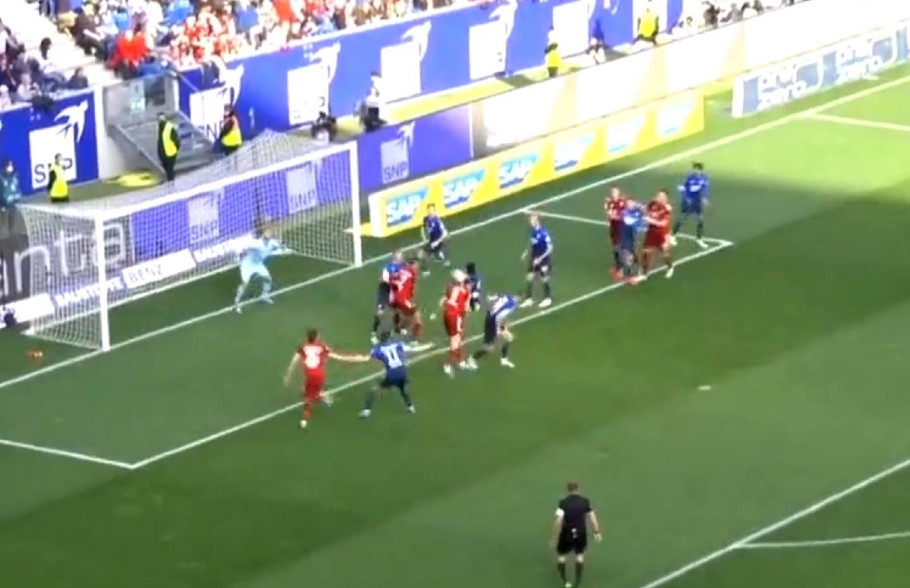 Κεφαλιά «κανονιά» του Λεβαντόφσκι που σώζει ξανά την Μπάγερν! (vid)