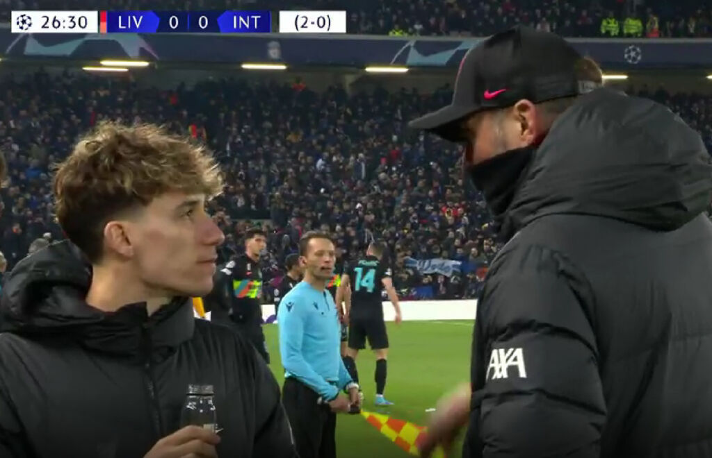 Έκτακτη και προσωρινή διακοπή στο «Άνφιλντ» – Τα είπαν Κλοπ και Τσιμίκας (vids)