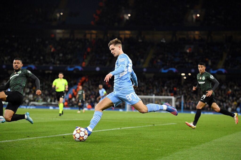 Άνετα και ωραία στους «8» η Σίτι! (vid)