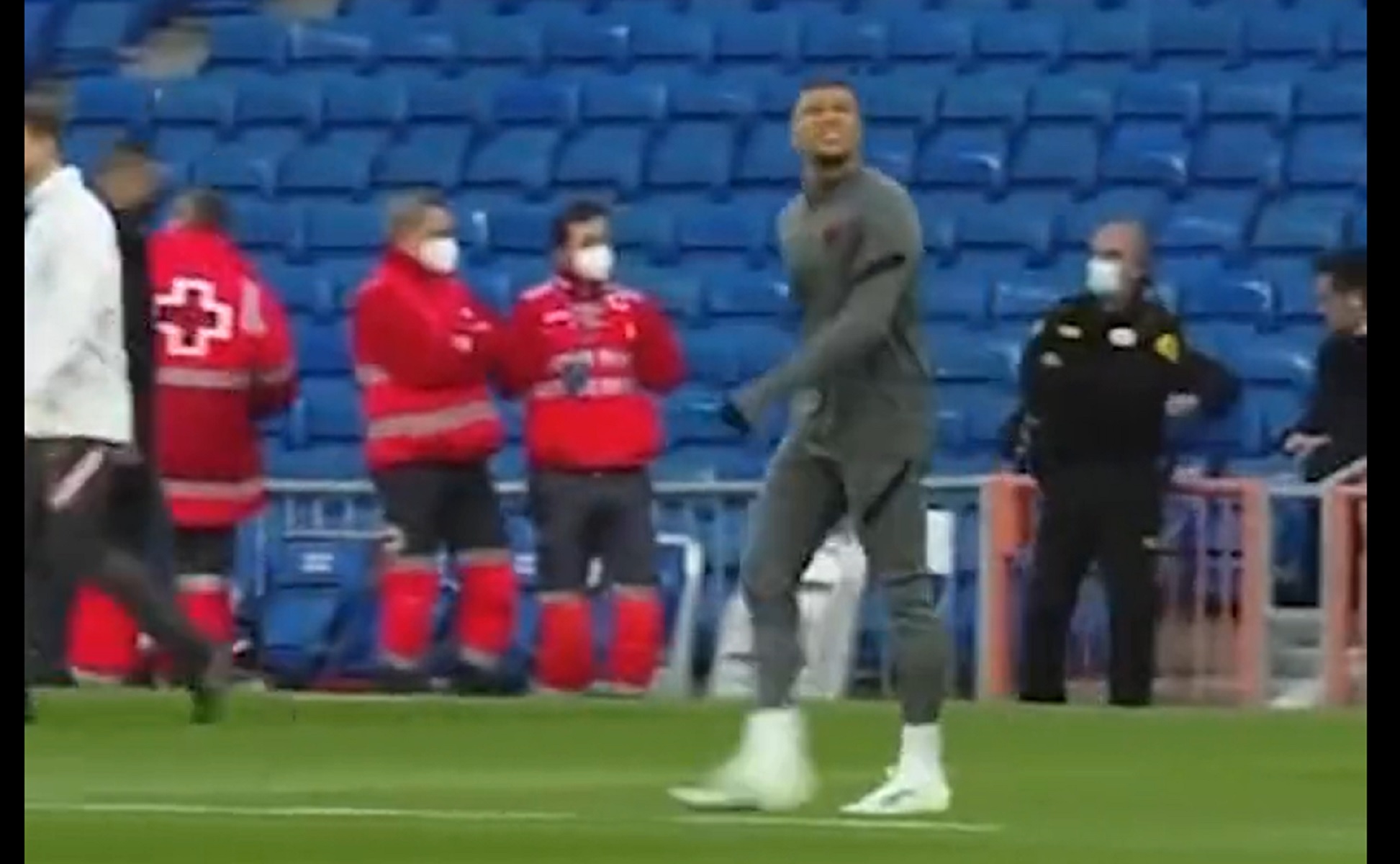 Το κοινό της Ρεάλ Μαδρίτης αποθέωσε τον… δικό της Μπαπέ (vid)