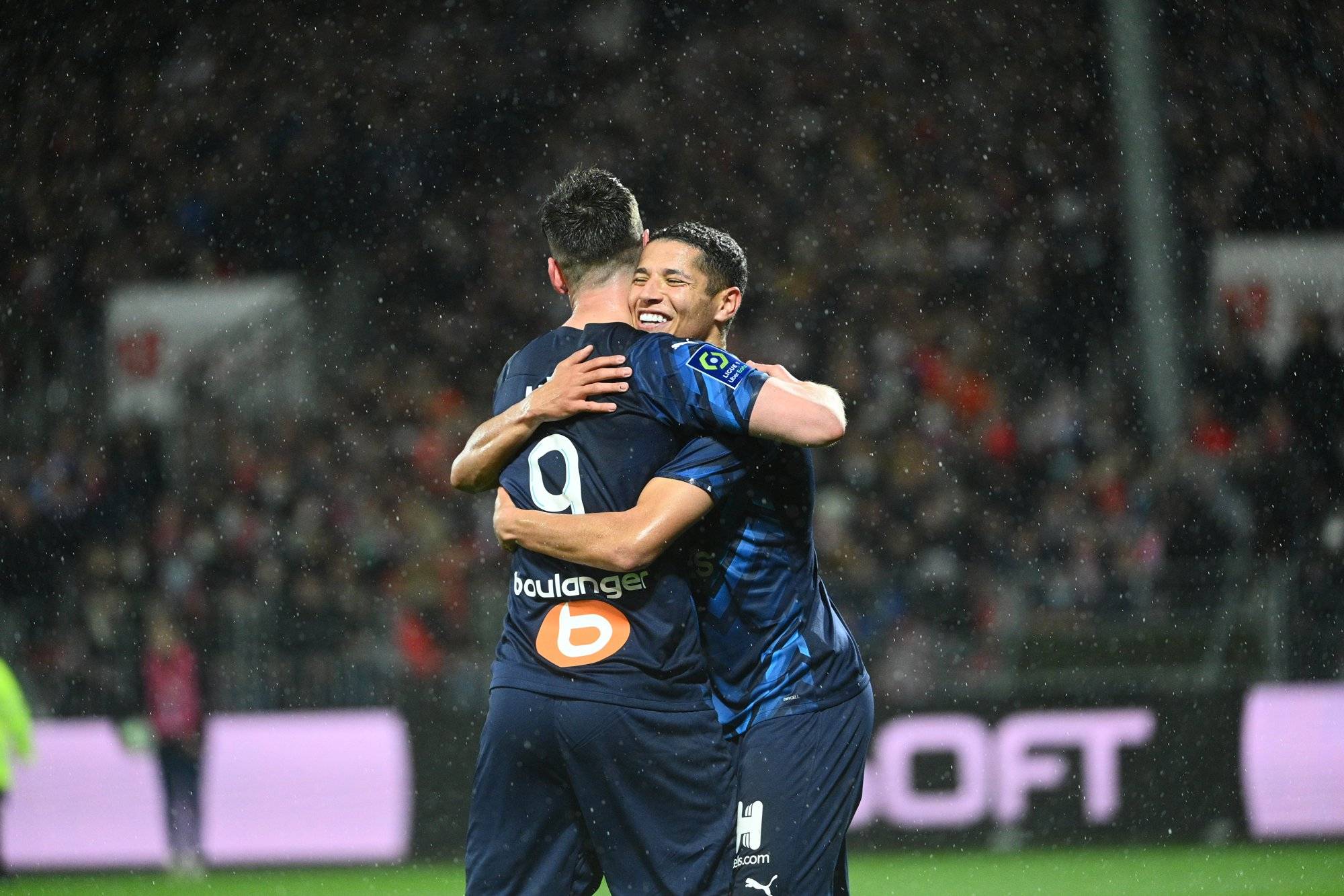 Χόρεψε στη βροχή η Μαρσέιγ! (vid)