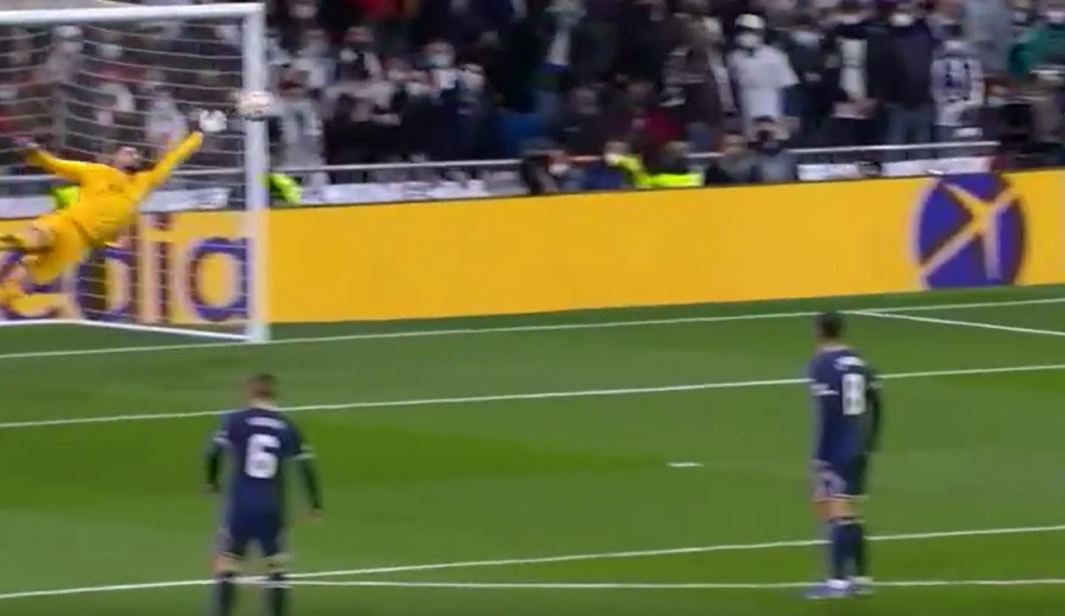 Το στοπ του Ντοναρούμα στον Μπενζεμά είναι απλά… εξωγήινο (vid)