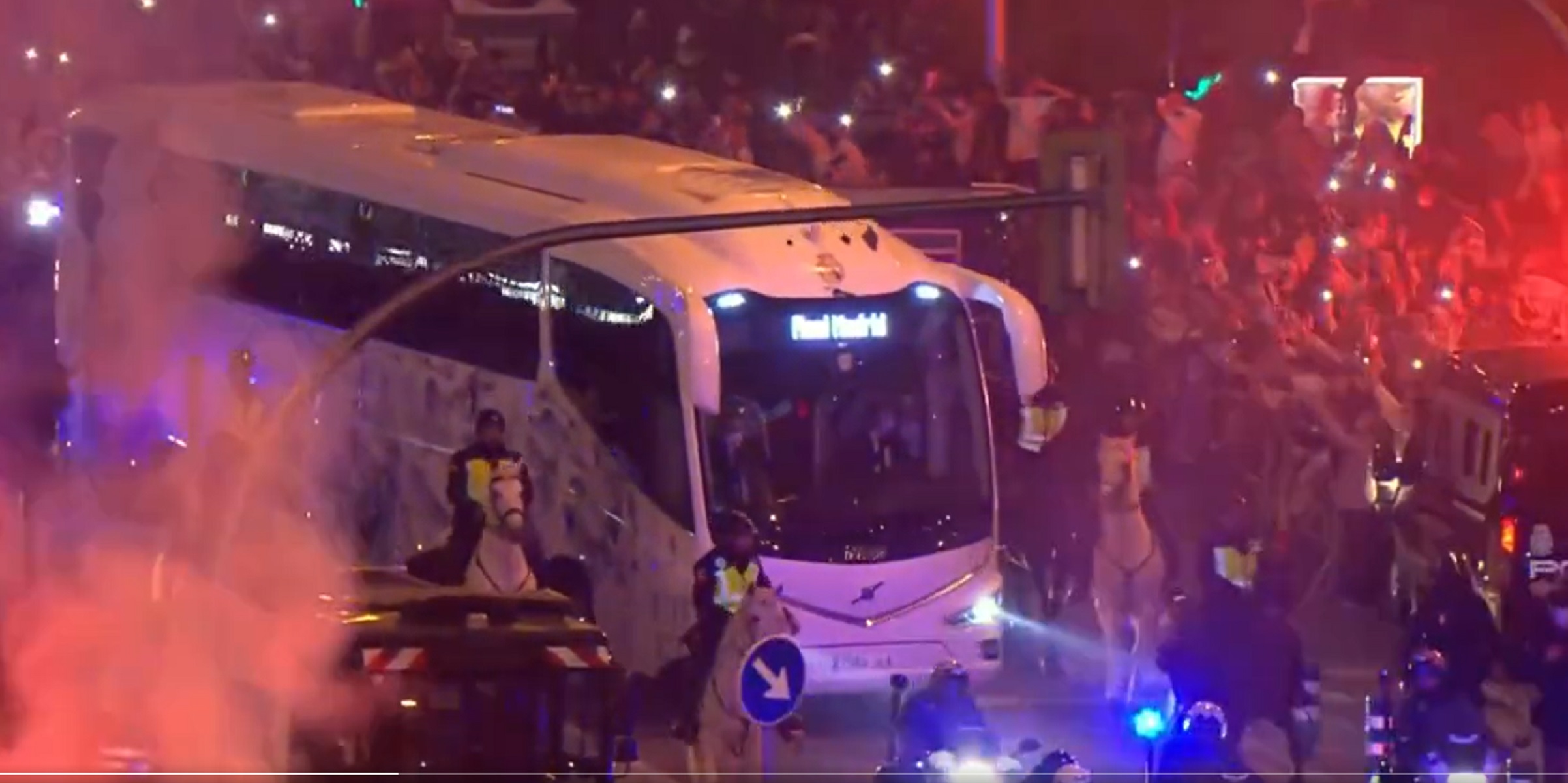 Πανικός έξω από το Μπερναμπέου – 15.000 «μπλόκαραν» το λεωφορείο της Ρεάλ (vid)