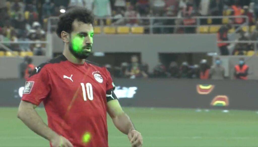 Σαλάχ βγαλμένος από… ντίσκο λίγο πριν εκτελέσει πέναλτι! (vid)