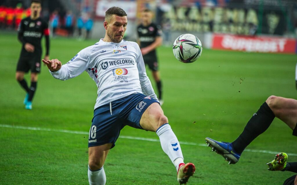 Το λέει η “καρδούλα” του – Γκολάρα από τον Ποντόλσκι στα 36 του (vid)