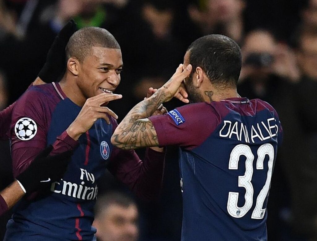 Το παραδέχτηκε ο Ντάνι Άλβες: «Κανείς καλύτερος από τον Μπαπέ»