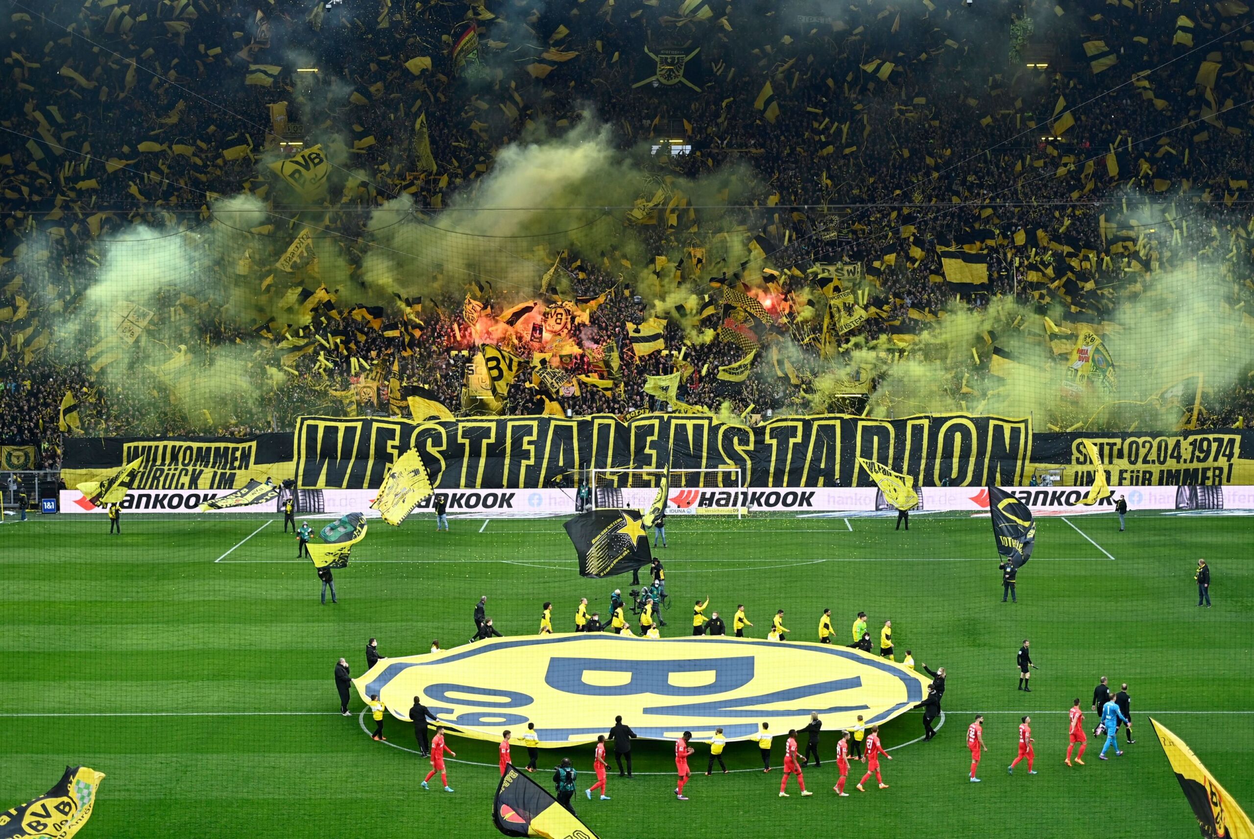 Μείναμε άφωνοι με την ατμόσφαιρα στην έδρα της Ντόρτμουντ! (pics)