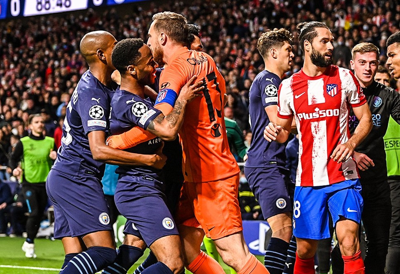 Εικόνες ντροπής στη Μαδρίτη: Σύρραξη στο χορτάρι και στη φυσούνα – Παρέμβαση της αστυνομίας! (vids)