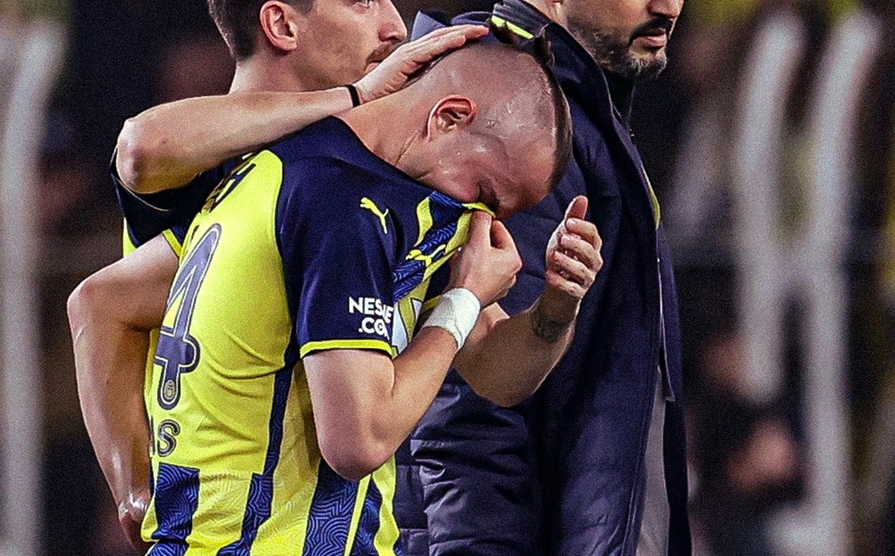 Τραυματίστηκε ο Πέλκας, αποχώρησε με κλάματα και καταχειροκροτήθηκε (vid)