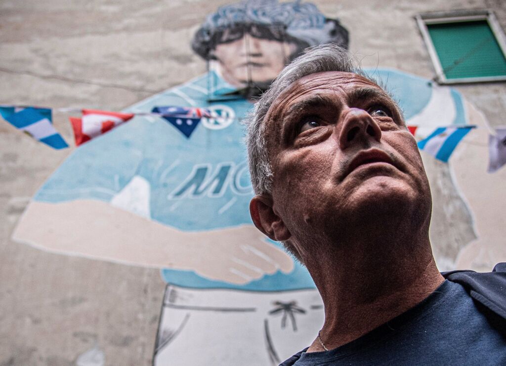 Ανατρίχιασε όλη η Ιταλία με τον Μουρίνιο: Φόρος τιμής από τον Πορτογάλο στον Μαραντόνα! (vid)