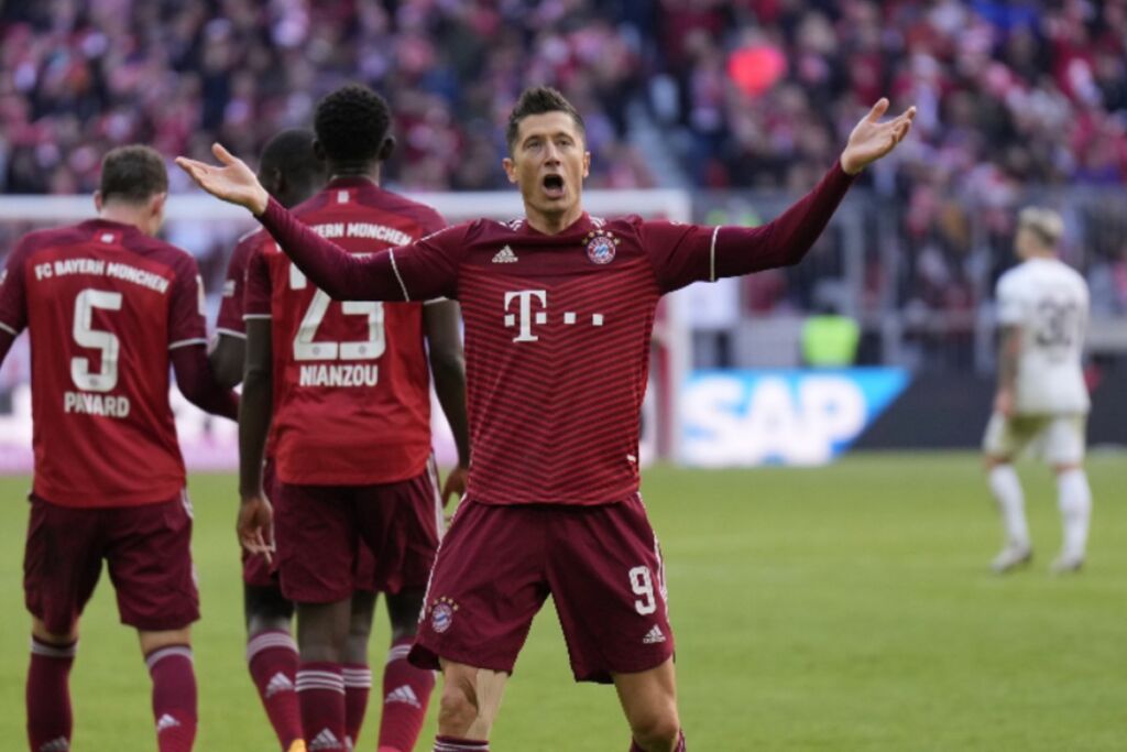 Δεν πείθει η Μπάγερν αλλά τουλάχιστον νικάει στη Μπουντσελίγκα (vid)